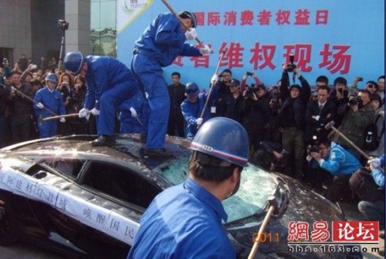 Angry Chinese lamborghini gallardo owner destroys car